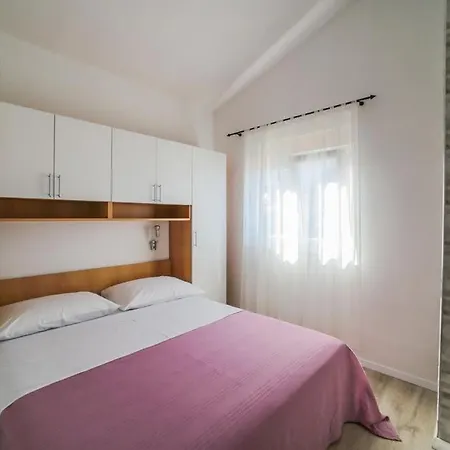 Beachfront Gradac 4414-2 Apartmán