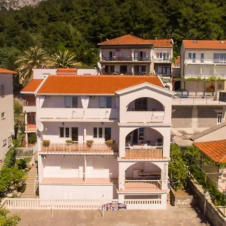 Beachfront Gradac 4414-2
